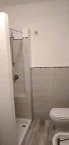 Kúpeľňa v ubytovaní Monolocale in villa + 20 fotografií