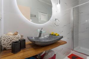 A bathroom at Country House DAFNI