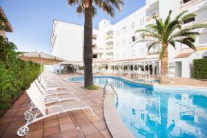 Bazén v ubytování Grupotel Dunamar nebo v jeho okolí
