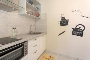 A kitchen or kitchenette at Country House DAFNI