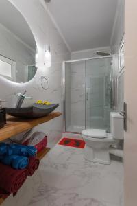 A bathroom at Country House DAFNI
