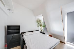 Tempat tidur dalam kamar di Paris 1st - Châtelet Les Halles - Rue Ferronnerie - ID 161