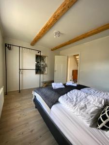 Säng eller sängar i ett rum på Old Town Luxury Apartment Akureyri