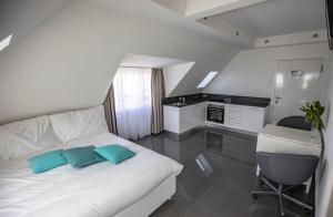 A bed or beds in a room at Self Service Hotel Kernhof Langstrasse