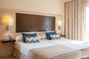 Postel nebo postele na pokoji v ubytování Grupotel Dunamar