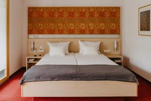 Postel nebo postele na pokoji v ubytování Maiers Johanniterbad Ringhotel Rottweil