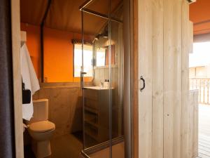 Dutchen Erfgoedpark De Hoop Glamping的一间浴室