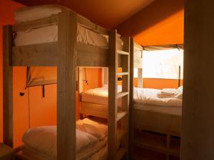 Dutchen Erfgoedpark De Hoop Glamping客房内的一张或多张床位
