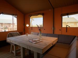 厄伊特海斯特Dutchen Erfgoedpark De Hoop Glamping的相册照片