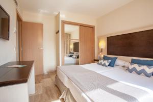 Postel nebo postele na pokoji v ubytování Grupotel Dunamar