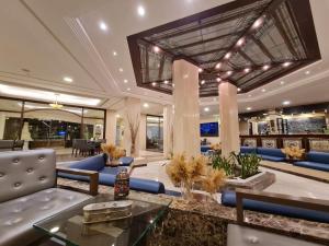 The lounge or bar area at Carlton Al Moaibed Hotel