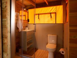 Dutchen Erfgoedpark De Hoop Glamping的一间浴室