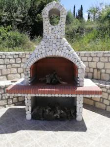 a bench with a fire place in a wall at OliveTree House in Vathi