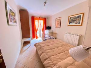 a bedroom with a large bed in a room at Europa Casa Vacanze in Villetta Barrea