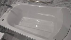 a white bath tub in a bathroom at Mon Petit Chat in Kanazawa