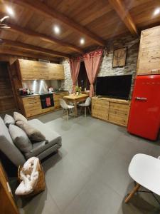 Kuchyňa alebo kuchynka v ubytovaní Chalet Salet + 12 fotografií