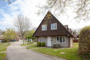 a small house with a picnic table in front of it at Cornish Holiday - 100 Hengar Manor in Bodmin