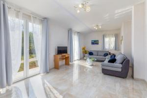 a living room with two chairs and a television at Delightful villa with pool for 6 persons in Krmed