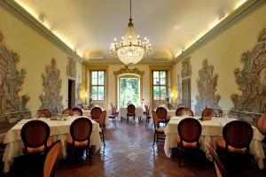 Restoranas ar kita vieta pavalgyti apgyvendinimo įstaigoje Villa Quaranta Tommasi Wine Hotel & SPA