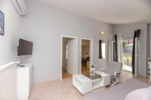 TV a/nebo společenská místnost v ubytování Apartments Manda