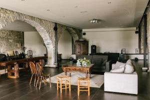 A seating area at Hotel Boutique El Mariner