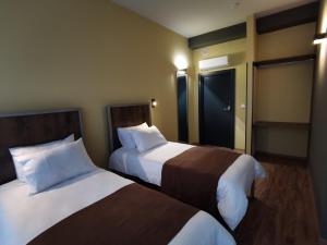 STARK HOTEL客房内的一张或多张床位