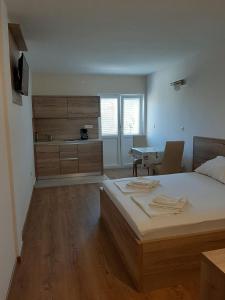 Postel nebo postele na pokoji v ubytování Apartments EDO