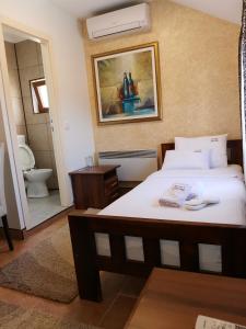 Krevet ili kreveti u jedinici u okviru objekta JOKSIM Rooms&Restaurant