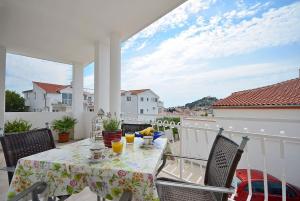 Μπαλκόνι ή βεράντα στο Apartments Family apartments Mila with pool