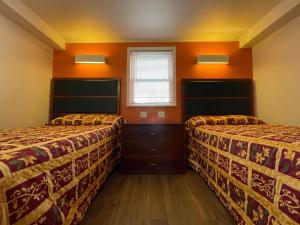 Katil atau katil-katil dalam bilik di Tinton Falls NJ Neptune