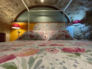 Postel nebo postele na pokoji v ubytování Mas Tulsà Casa Rural Girona