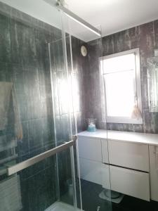 Ένα μπάνιο στο Chambre double avec salle de bain commune, a 2 min de la Croisette