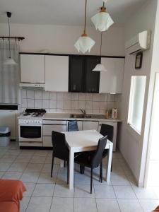 Dapur atau dapur kecil di Apartment Šibenik Mandalina