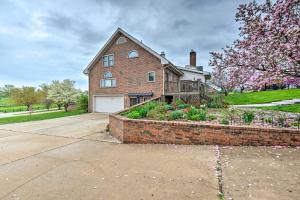 una gran casa de ladrillo con una pared de ladrillo en Pet-Friendly Home 7 Miles to Dickson Street!, en Fayetteville
