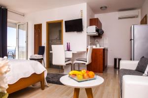 Gallery image of Apartment and Rooms Ana in Podstrana