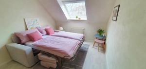 Cama ou camas em um quarto em 4 Sterne Ferienhaus Marlene Bad Zwischenahn