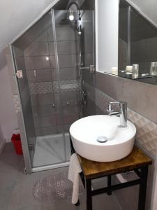 Φωτογραφία από το άλμπουμ του Pensiunea Poiana Soarelui σε Ciungetu