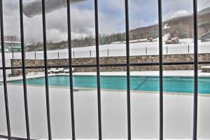 View ng pool sa Cozy Condo Ski-In and Out with Burke Mountain Access! o sa malapit