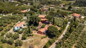 Letecký snímek ubytování Casa Rossa Lacona