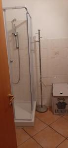 a shower stall in a bathroom with a toilet at Ascoli per te in Ascoli Piceno
