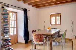 The library in the holiday home
