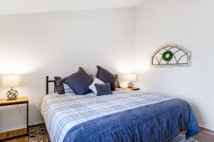 A bed or beds in a room at Pines 4043