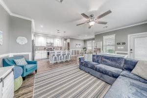 a living room with a blue couch and a kitchen at Coastal Getaway in Rockport