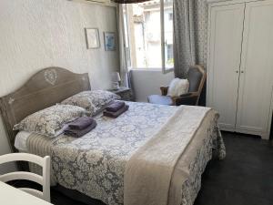 Postel nebo postele na pokoji v ubytování Hôtel Restaurant Le Provençal