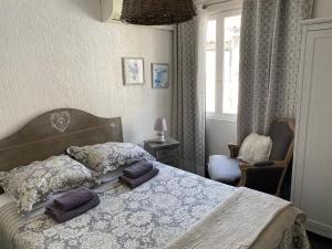 Postel nebo postele na pokoji v ubytování Hôtel Restaurant Le Provençal