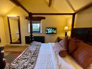 Cosy 2 bedroom apartment, terrace with Hot Tub 8am - 10pm plus private daily use of indoor pool and sauna 1 hour