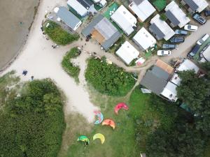 Een luchtfoto van Pokoje Surf People