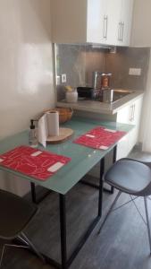 Küche/Küchenzeile in der Unterkunft Les Floralies bis