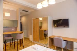 a kitchen and dining room with a table and chairs at H11 Downtown Apartments in Târgu-Mureş