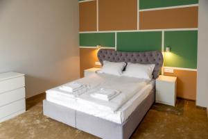 A bed or beds in a room at H11 Downtown Apartments